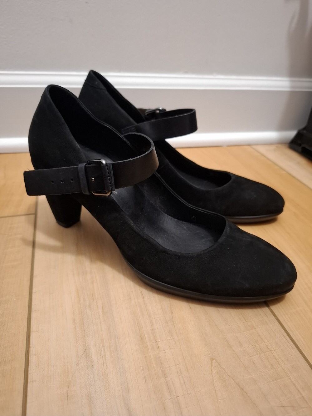 Ecco Heels Women's 38 Black Suede Shape 55 Plateau Mary Jane Adjustable Strap